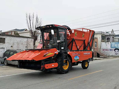自走式青儲機